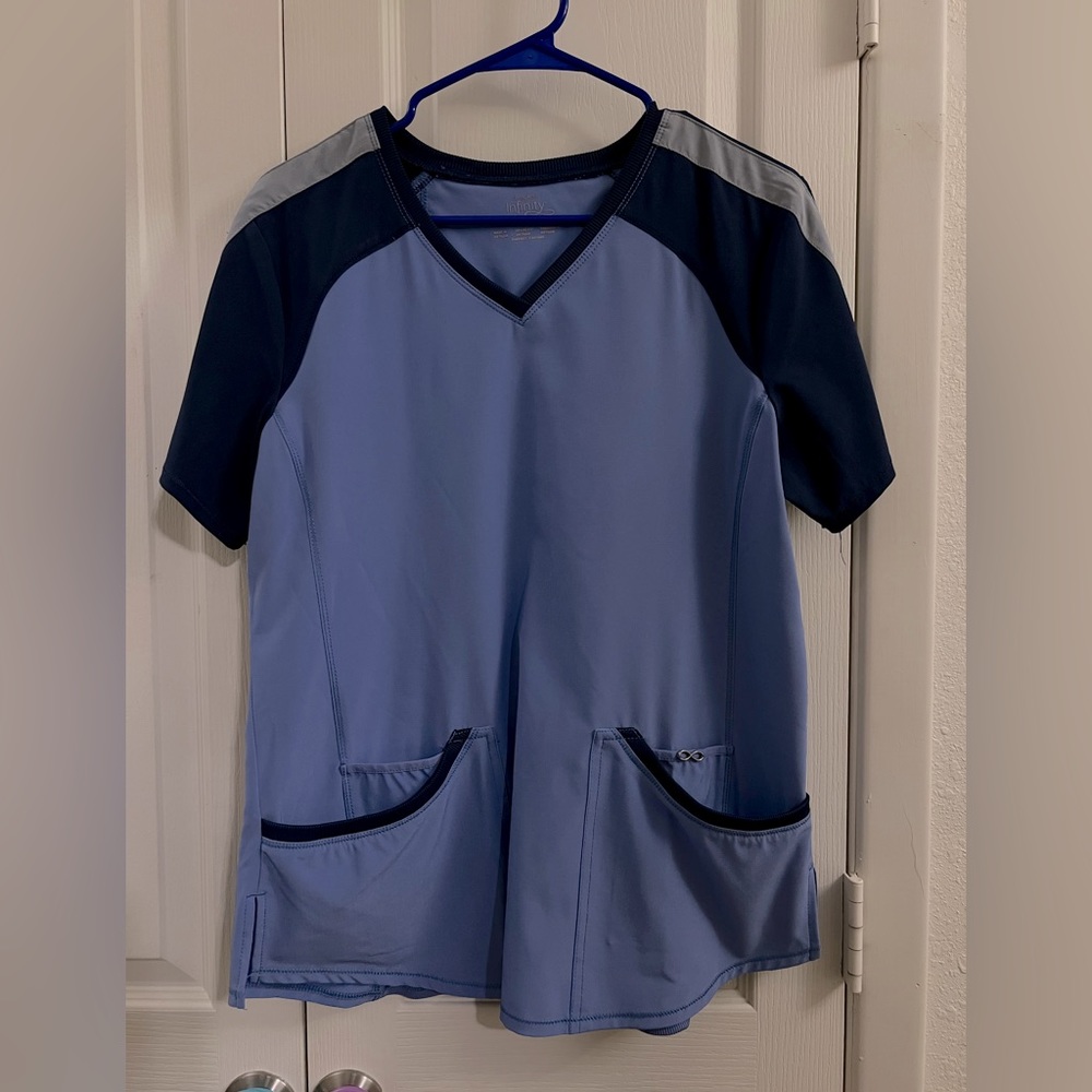 Cherokee Infinity Color Block Scrub Top - M